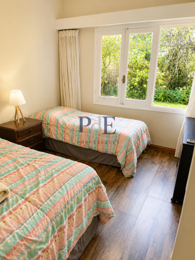 Casa de 4 Dormitorios, Piscina Climatizada y Barbacoa a solo 500 metros del mar - Playa Mansa, Punta del Este - Imagen 13
