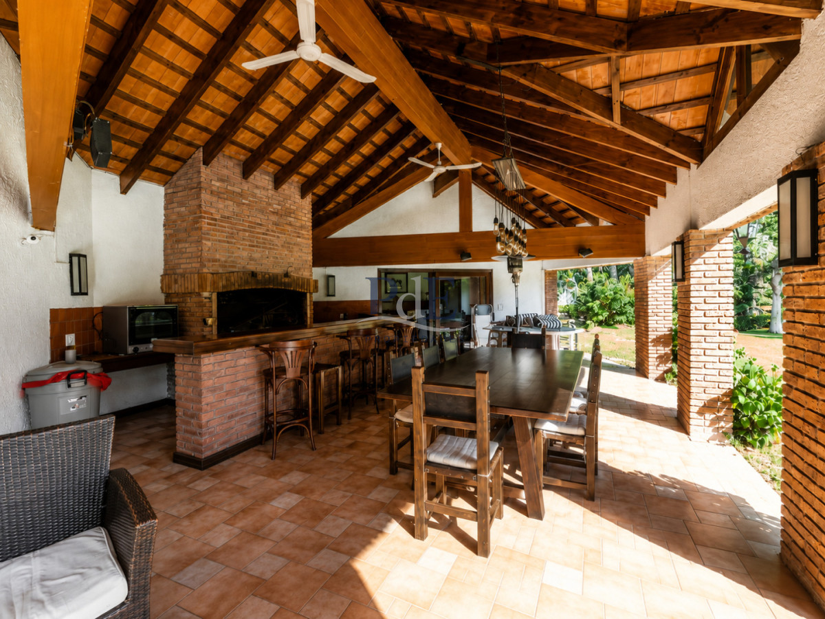Casa en Beverly Hills, Punta del Este. 5 dormitorios, terreno de 2000 m² - Imagen 21