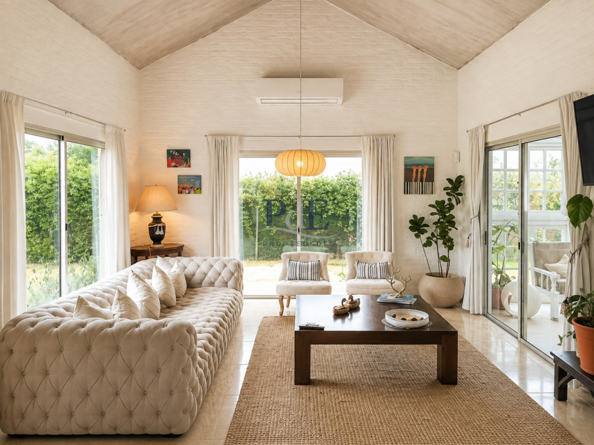 Excelente casa en Marly, con 4 Dormitorios, Barbacoa y Piscina Climatizada. Punta del Este - Imagen 1