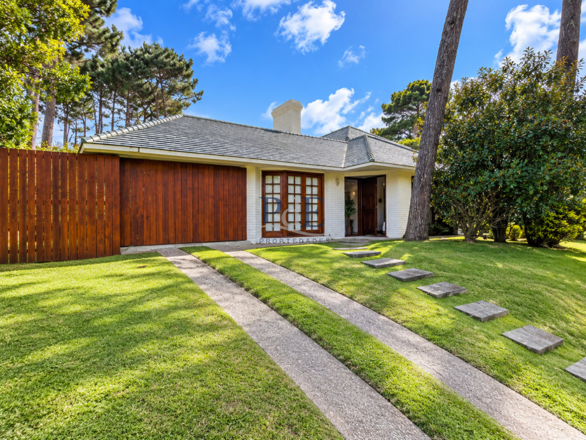 Casa de 3 Dormitorios con Piscina y Parrillero techado en Barrio Lugano a pasos de Punta Shopping, Punta del Este - Imagen 26