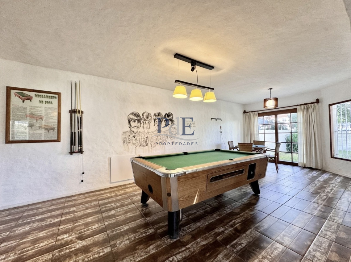 Casa Reciclada de 4 dormitorios, a 100 mts del mar. Playa Mansa. - Imagen 12