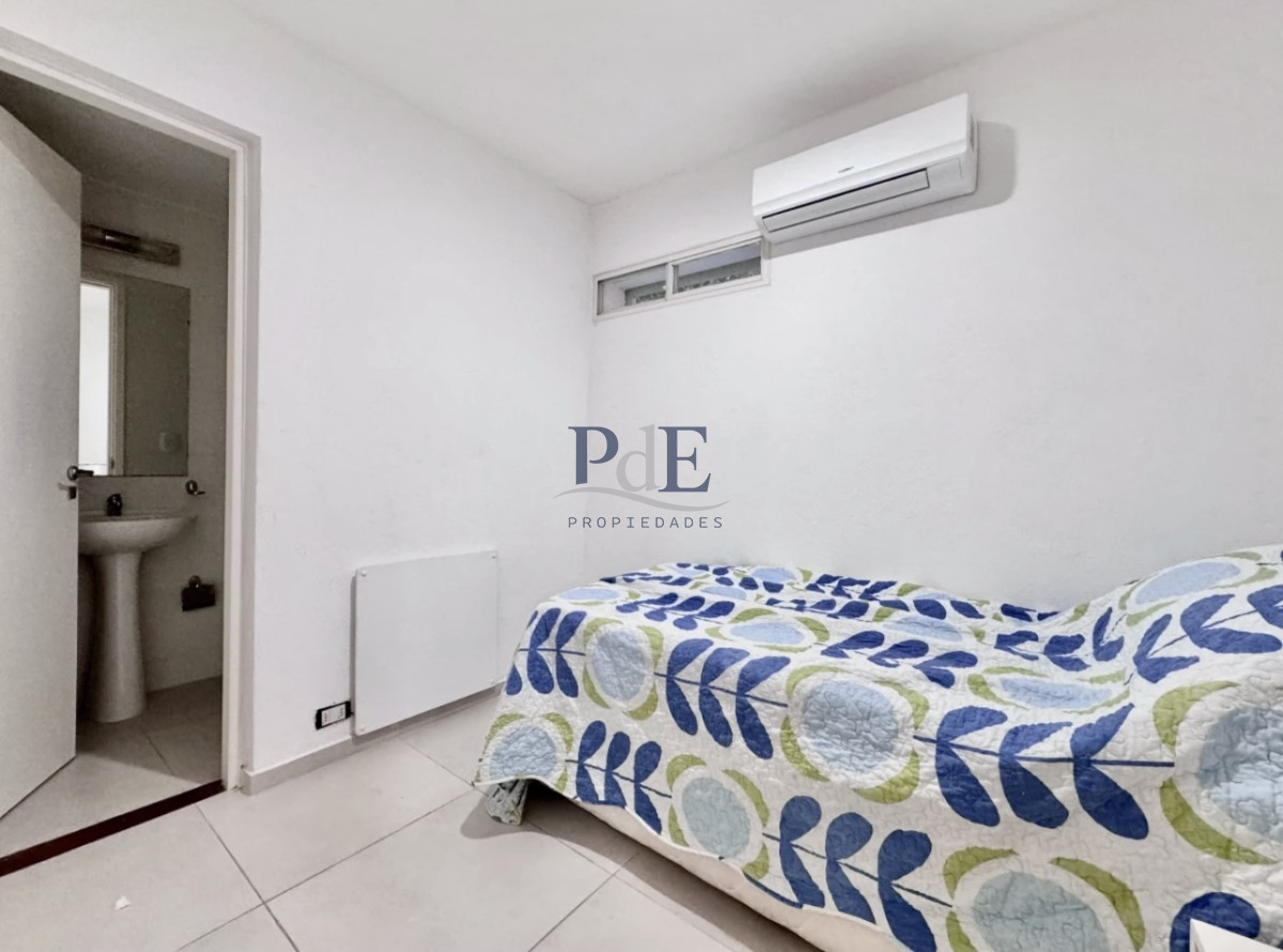 Moderna Casa de 4 Dormitorios en Playa Mansa a Pocas Cuadras del Mar. - Imagen 21