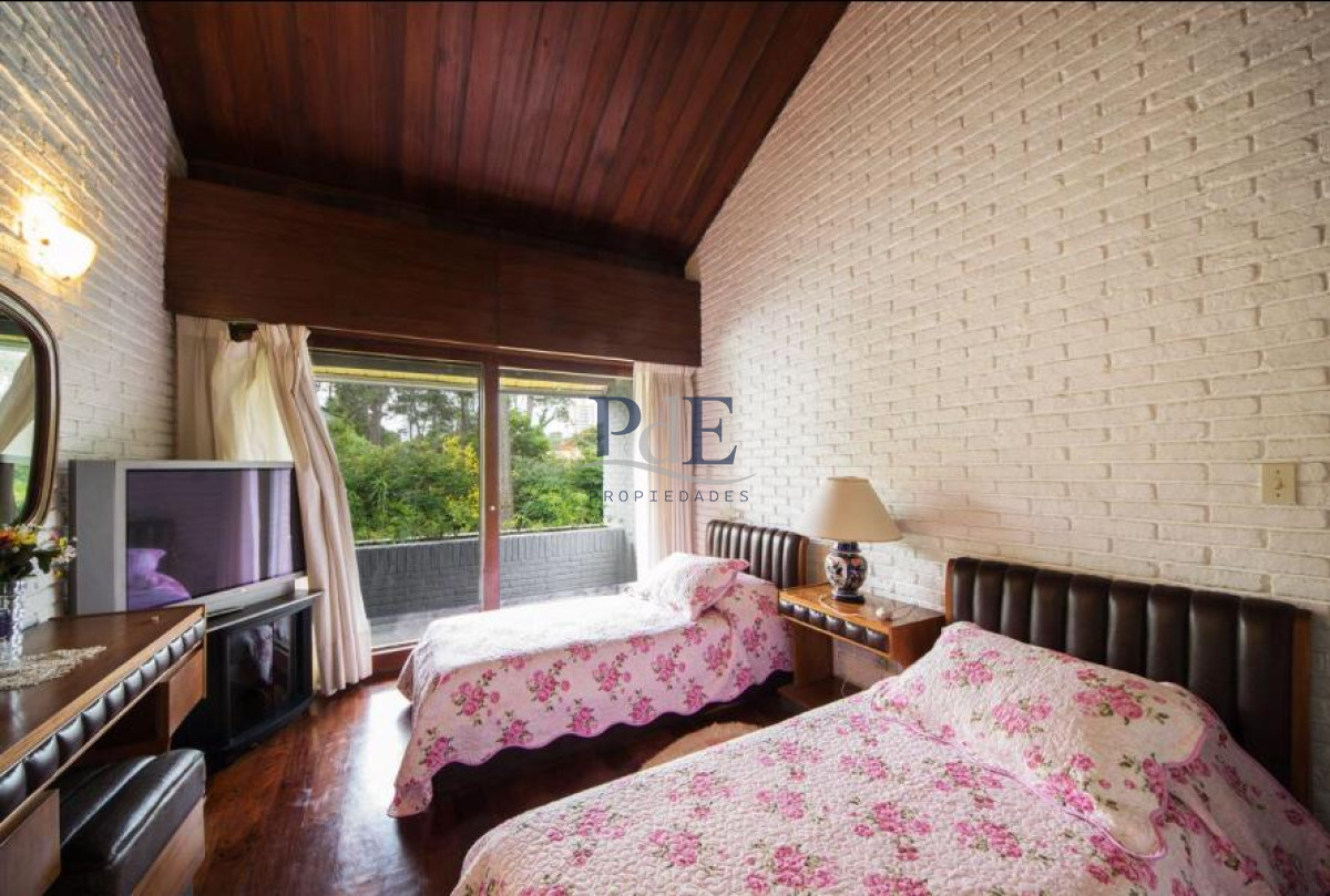 Excelente Casa de 4 Dormitorios en Playa Mansa, Ideal para vivir todo el año - Imagen 21