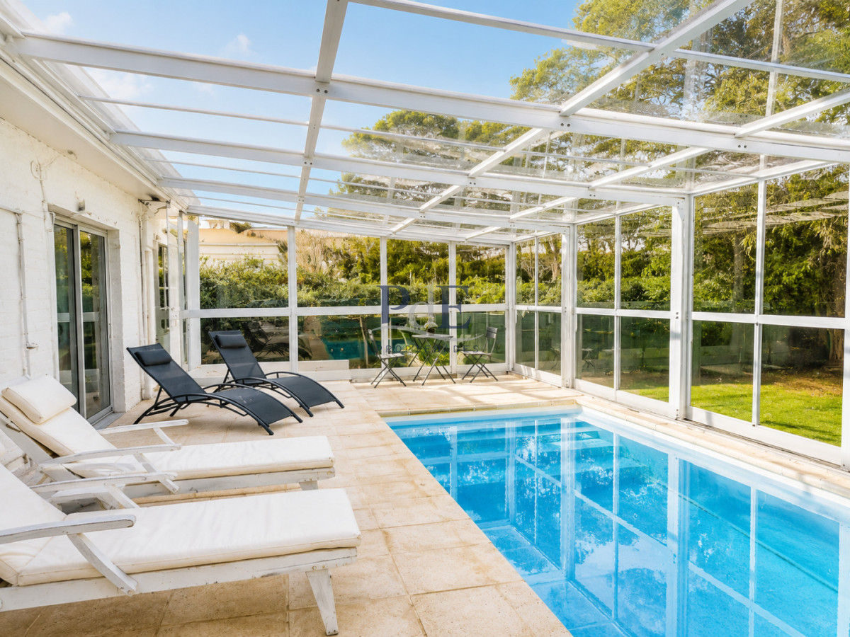 Excelente casa en Marly, con 4 Dormitorios, Barbacoa y Piscina Climatizada. Punta del Este