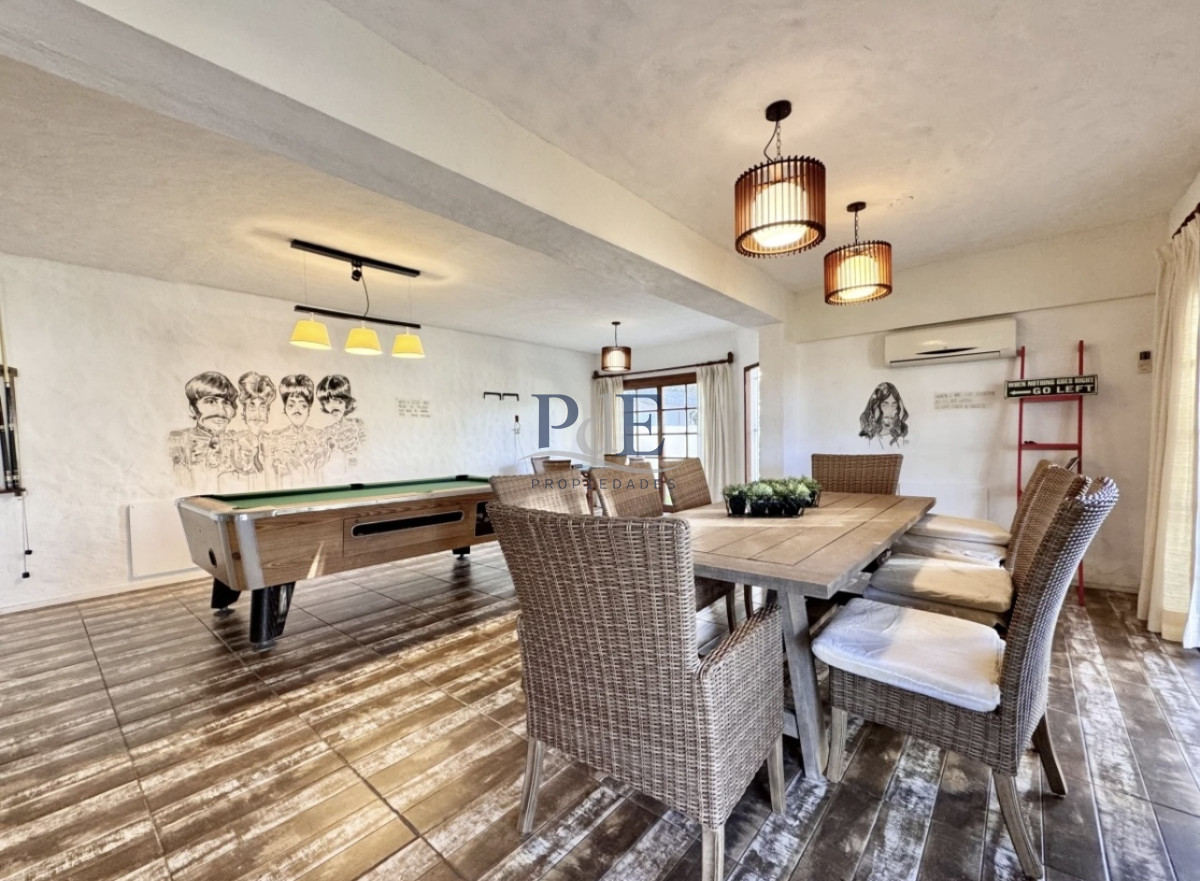 Casa Reciclada de 4 dormitorios, a 100 mts del mar. Playa Mansa. - Imagen 9