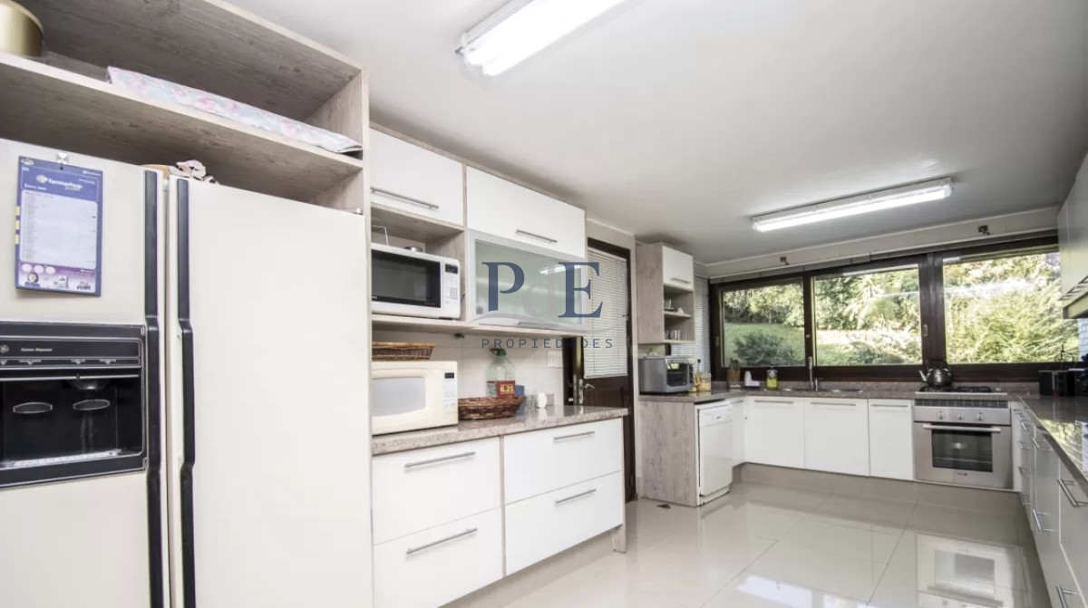 Excelente Casa de 4 Dormitorios en Playa Mansa, Ideal para vivir todo el año - Imagen 12