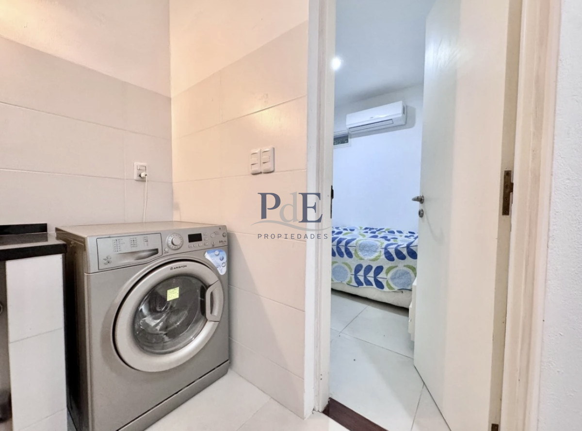 Moderna Casa de 4 Dormitorios en Playa Mansa a Pocas Cuadras del Mar. - Imagen 22