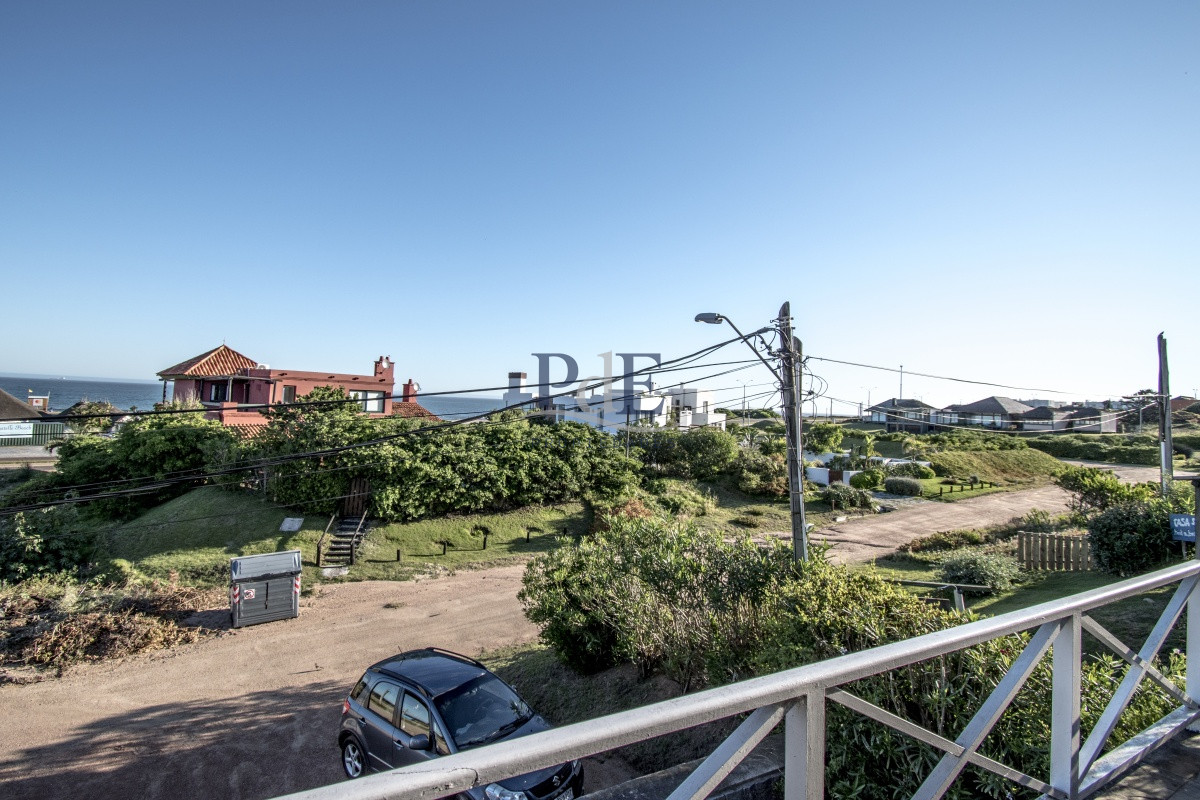 Excelente casa de 4 dormitorios con piscina y parrillero. Montoya. - Imagen 14