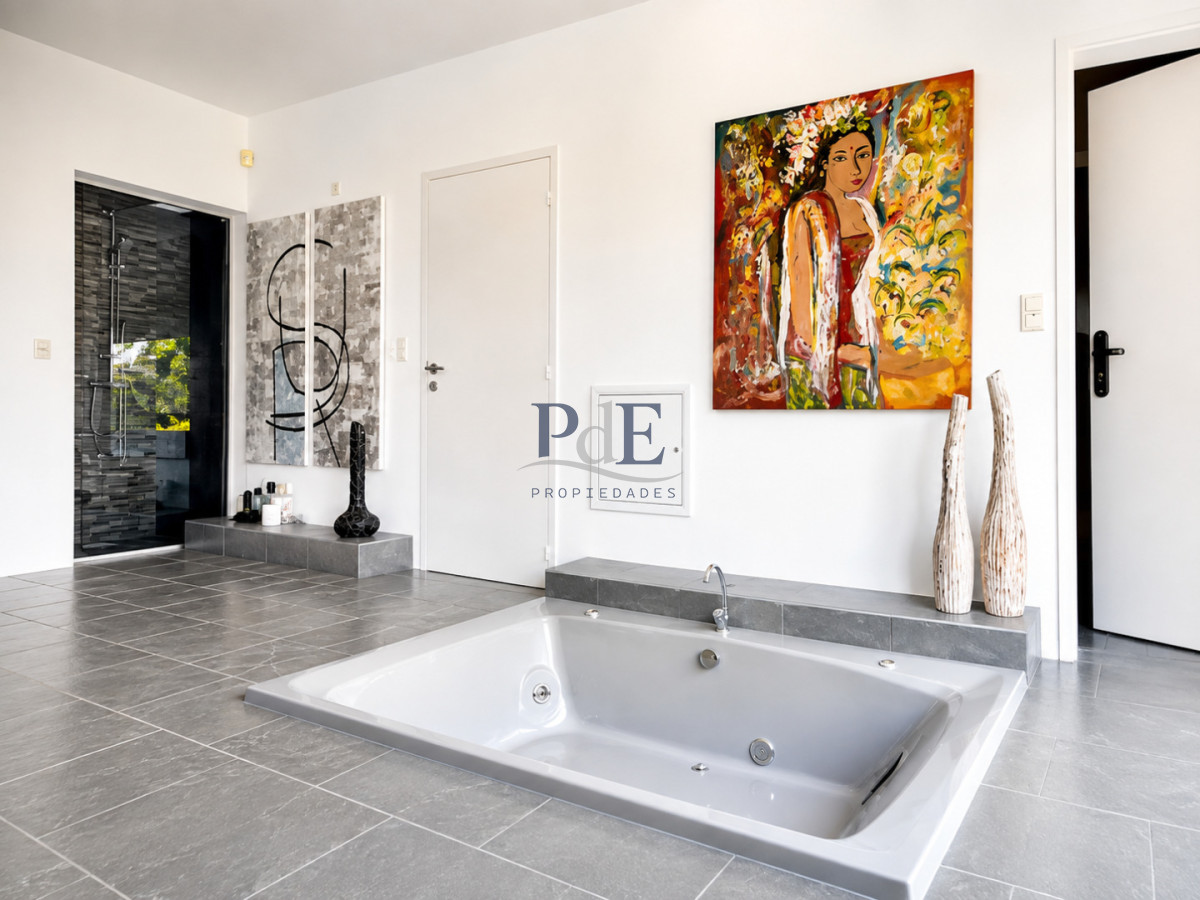 Excelente Casa de 4 Dormitorios y Piscina en Manantiales, Punta del Este - Imagen 23
