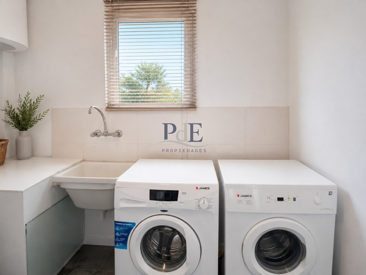 Excelente Casa de 4 Dormitorios y Piscina en Manantiales, Punta del Este - Imagen 36