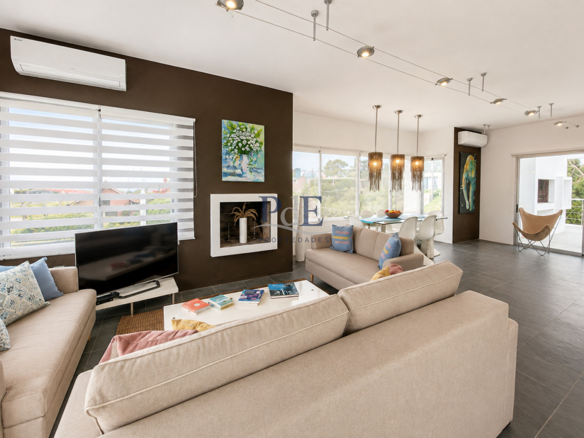 Excelente Casa de 4 Dormitorios y Piscina en Manantiales, Punta del Este - Imagen 4
