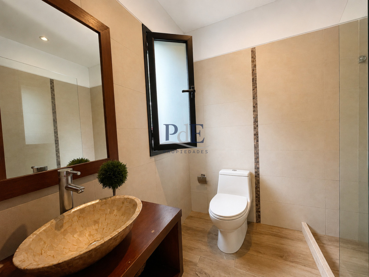 Moderna Casa de 4 Dormitorios, Piscina Climatizada y Parrillero en Playa Mansa, Punta del Este - Imagen 7