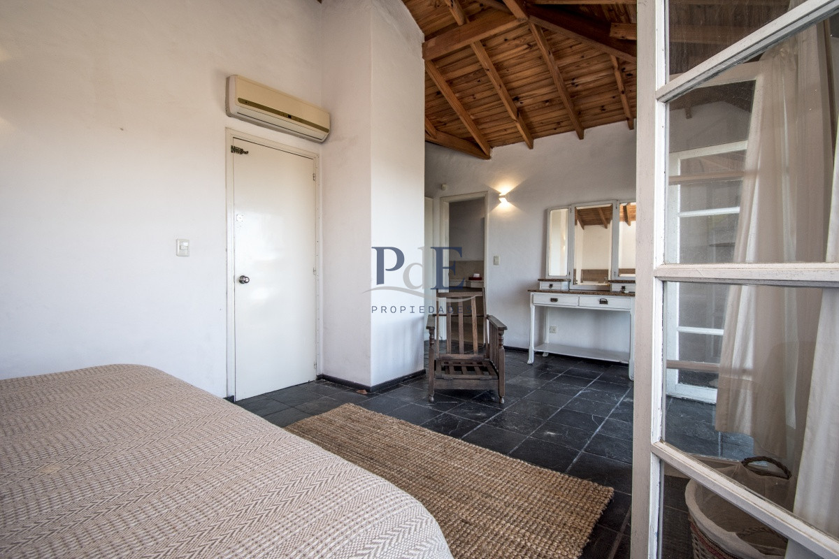 Excelente casa de 4 dormitorios con piscina y parrillero. Montoya. - Imagen 11