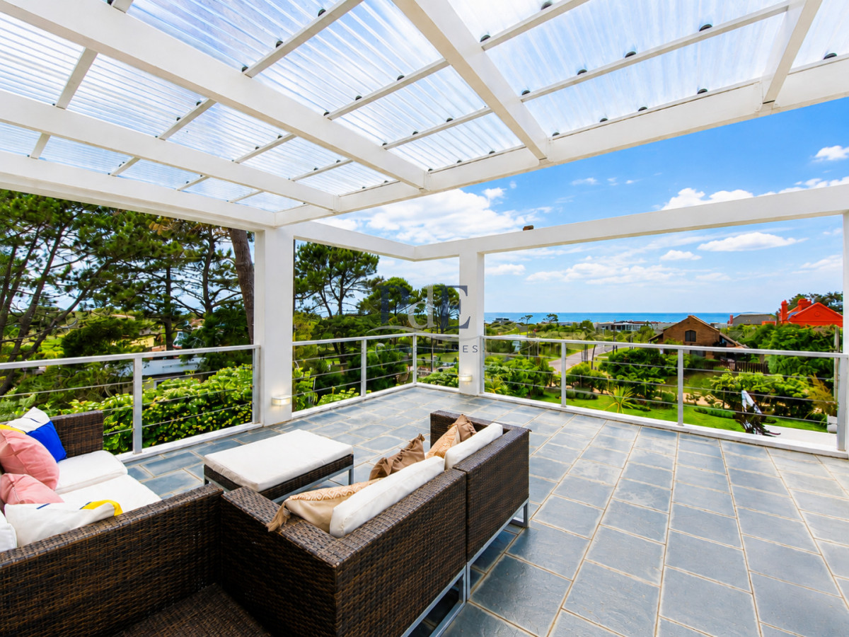 Excelente Casa de 4 Dormitorios y Piscina en Manantiales, Punta del Este - Imagen 7
