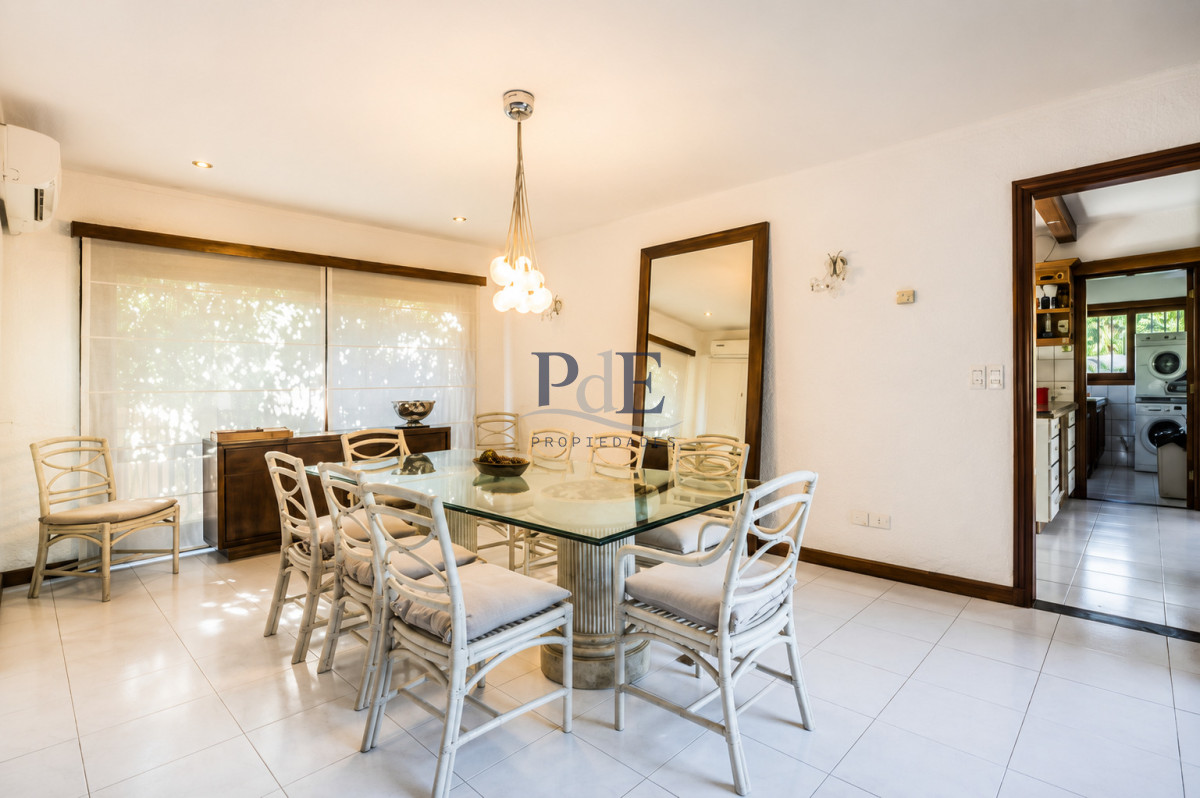 Casa en Beverly Hills, Punta del Este. 5 dormitorios, terreno de 2000 m² - Imagen 8