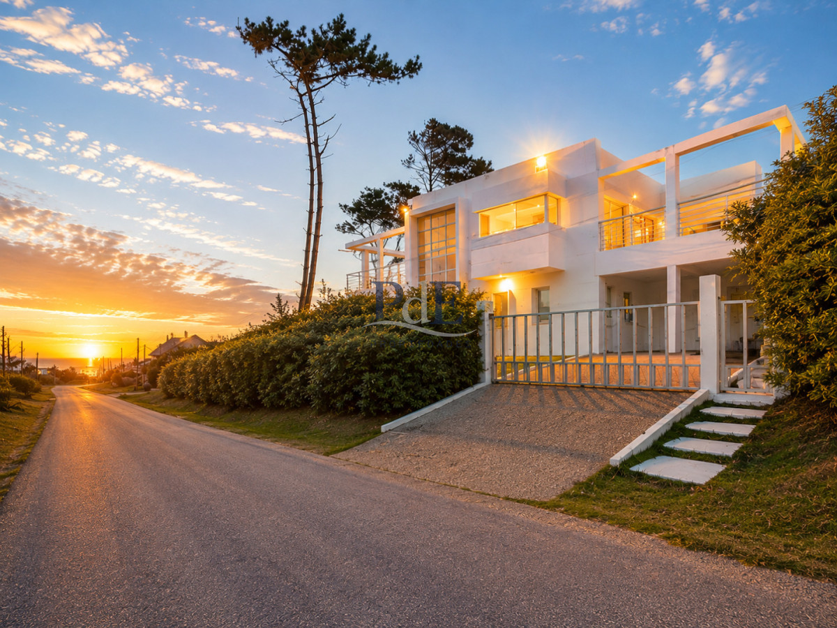 Excelente Casa de 4 Dormitorios y Piscina en Manantiales, Punta del Este - Imagen 33