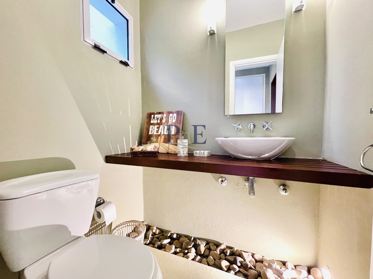 Excelente Casa de 5 Dormitorios en Manantiales, Punta del Este - Imagen 41