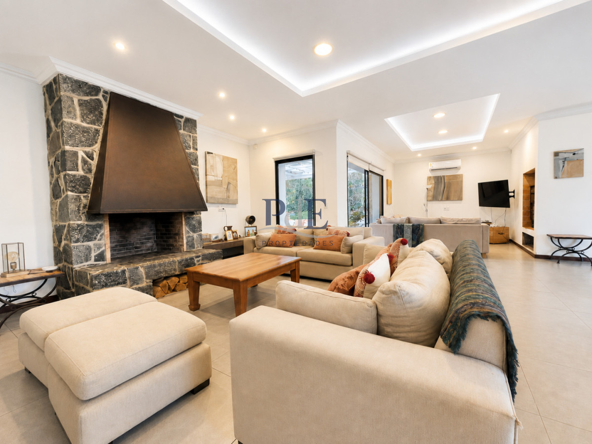 Moderna Casa de 4 Dormitorios, Piscina Climatizada y Parrillero en Playa Mansa, Punta del Este - Imagen 12