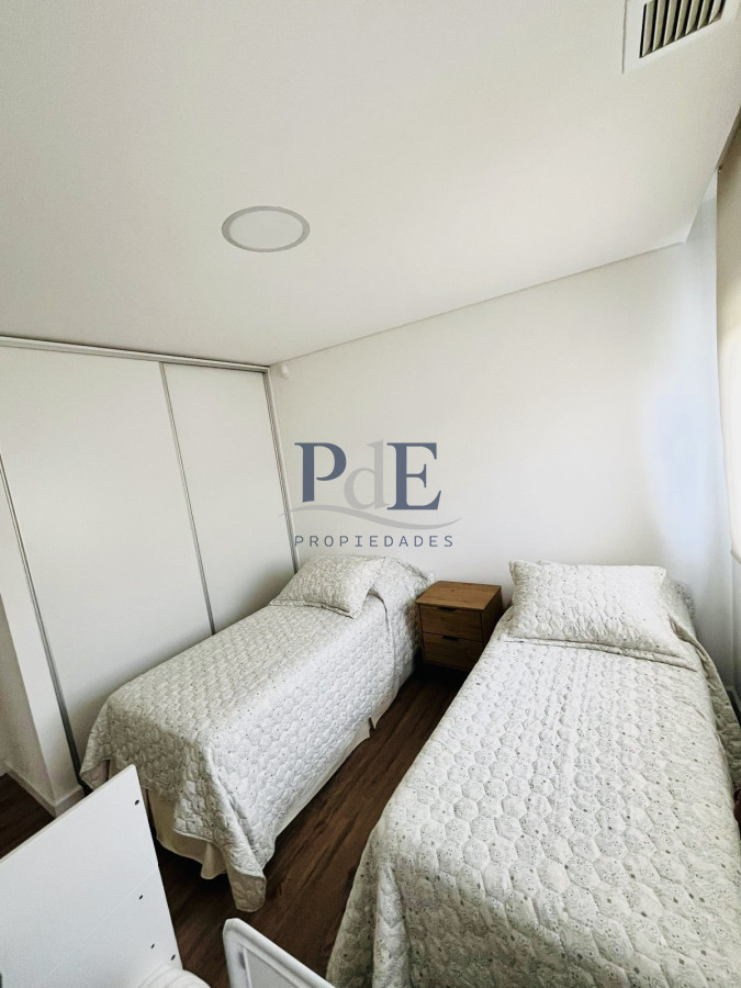 Moderna Casa de 4 dormitorios, piscina climatizada y parrillero en Punta Ballena, Barrio Semi Privado - Imagen 27