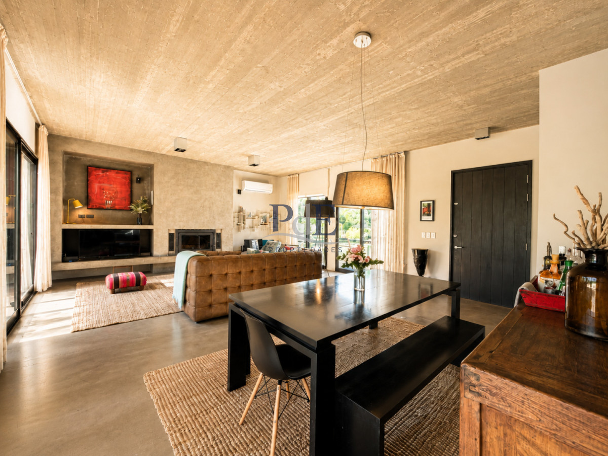 Residencia de Diseño Contemporáneo en Barrio Privado. Punta del Este - Imagen 3