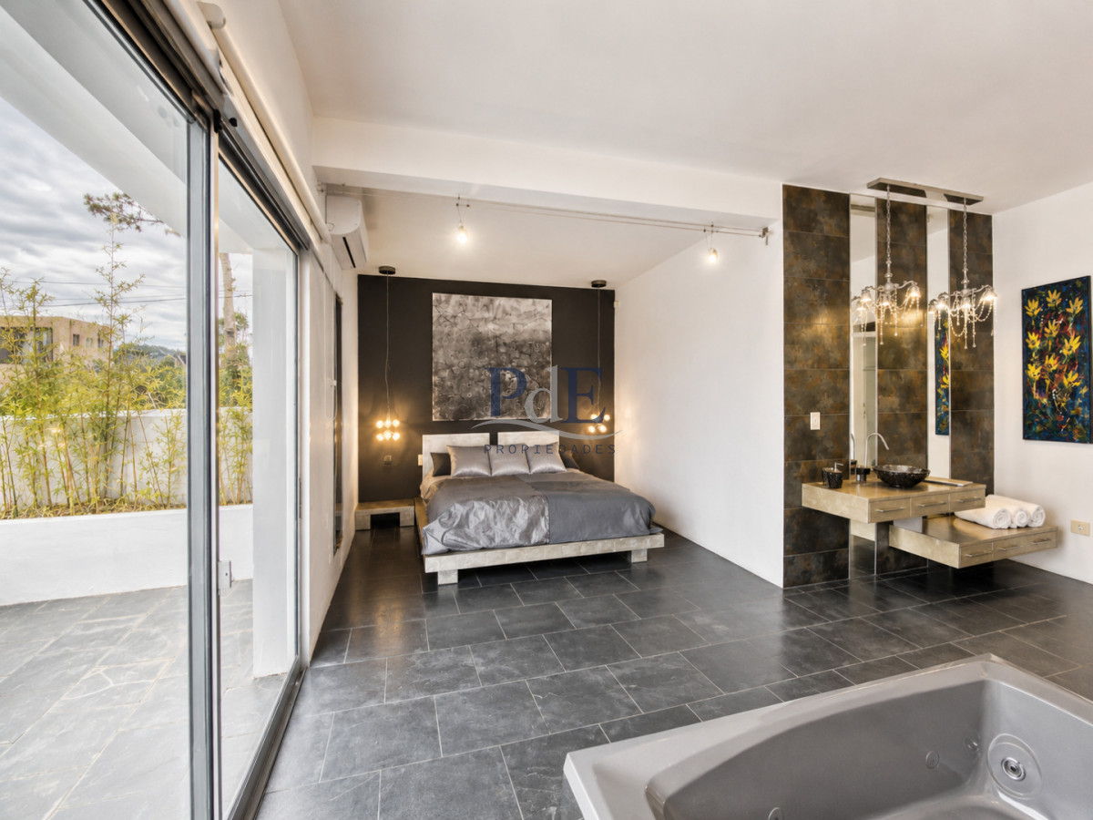 Excelente Casa de 4 Dormitorios y Piscina en Manantiales, Punta del Este - Imagen 21