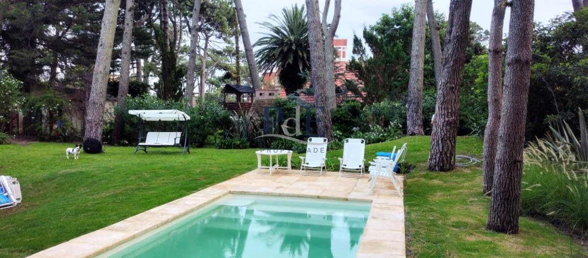 Casa 3 Dormitorios más servicio y Piscina, en Aidy Grill a mts del mar. - Imagen 1