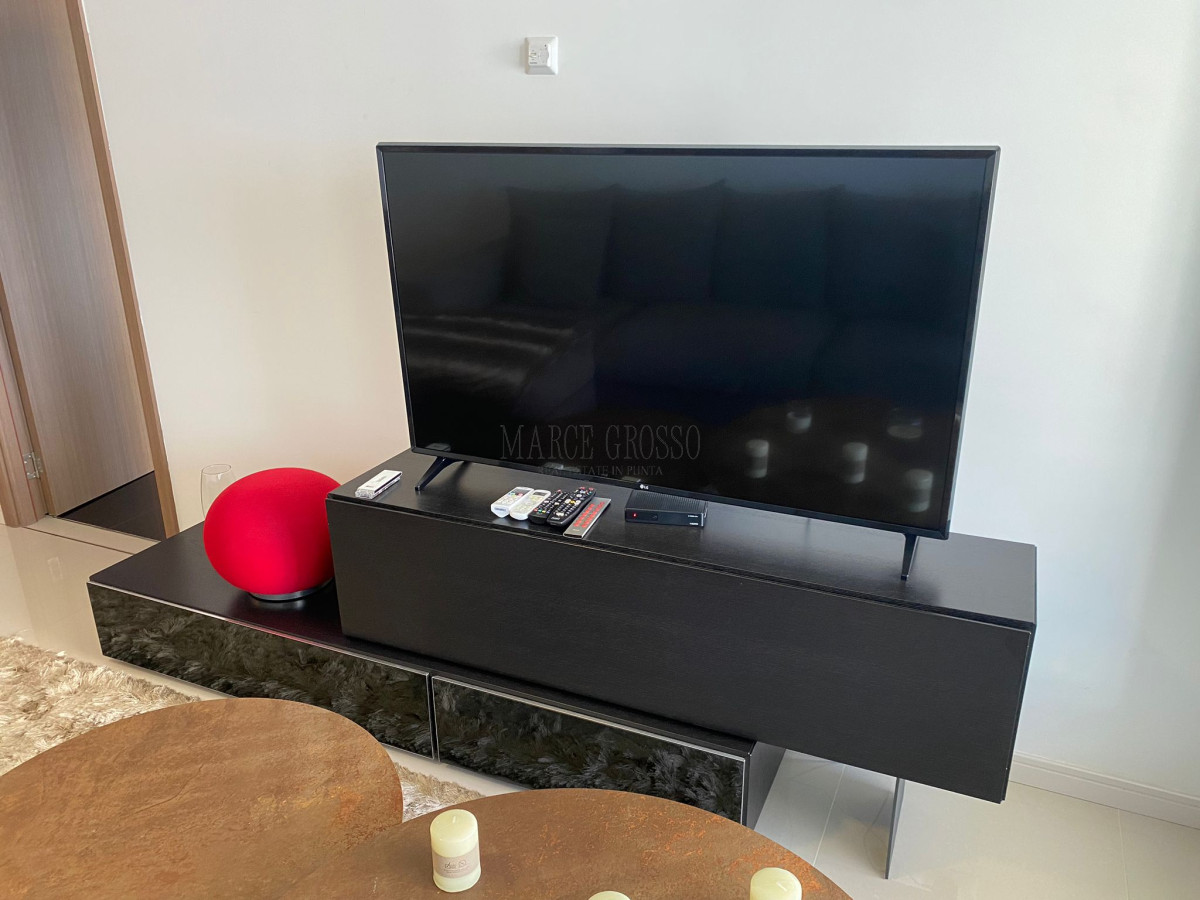 Apartamento ID.42 - Venta de gran apartamento de 3 dormitorios con parrillero propio en Playa Brava, Punta del Este