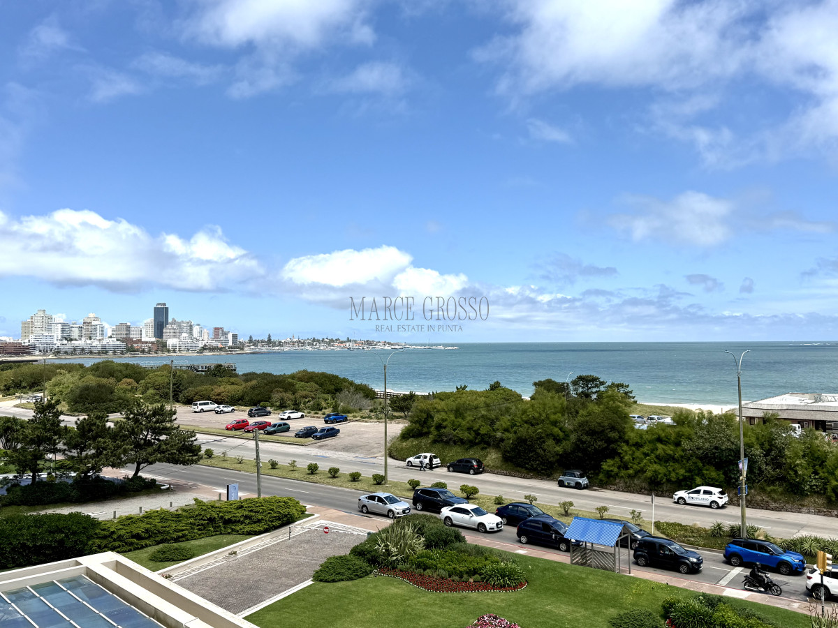 Apartamento ID.2 - Alquiler temporario de apartamento esquinero de tres dormitorios más dependencia de servicio sobre Playa Mansa, Punta del Este