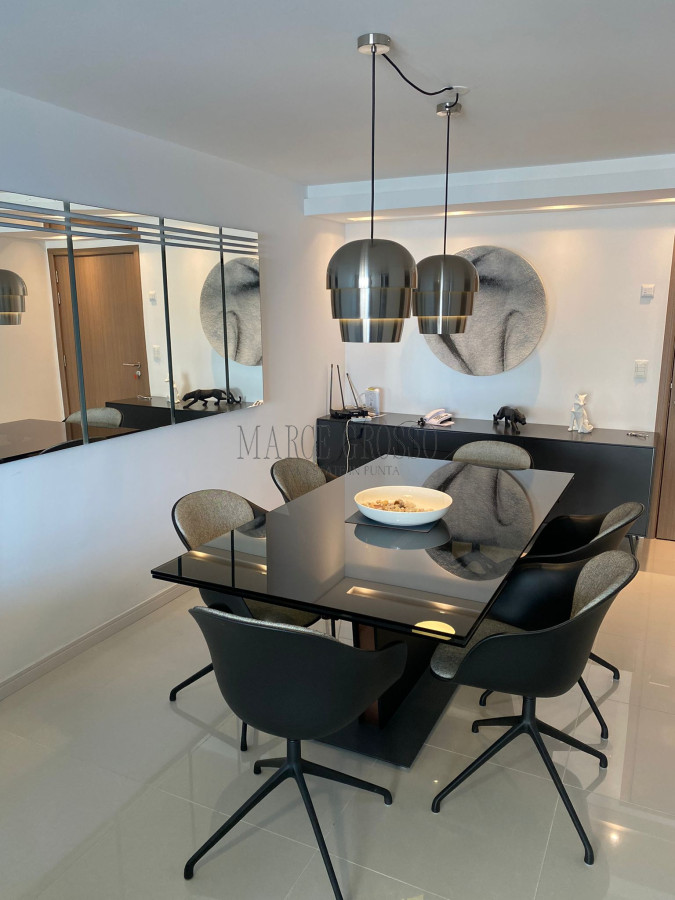 Apartamento ID.42 - Venta de gran apartamento de 3 dormitorios con parrillero propio en Playa Brava, Punta del Este