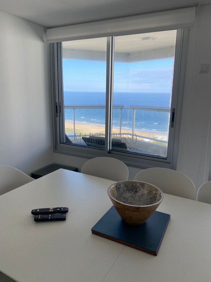 Apartamento ID.42 - Venta de gran apartamento de 3 dormitorios con parrillero propio en Playa Brava, Punta del Este