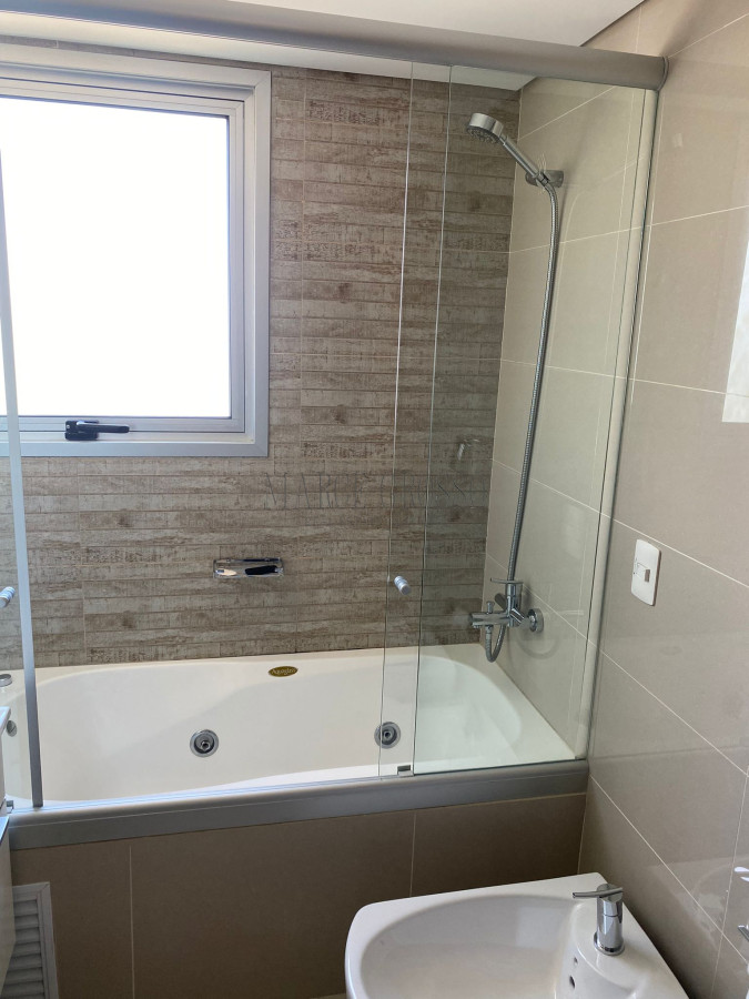 Apartamento ID.42 - Venta de gran apartamento de 3 dormitorios con parrillero propio en Playa Brava, Punta del Este