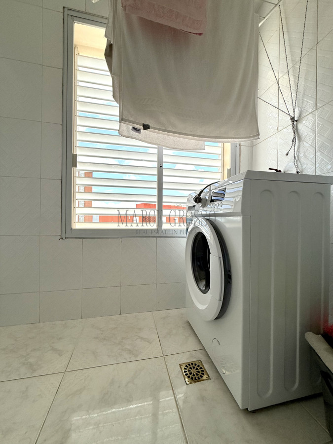 Apartamento ID.2 - Alquiler temporario de apartamento esquinero de tres dormitorios más dependencia de servicio sobre Playa Mansa, Punta del Este