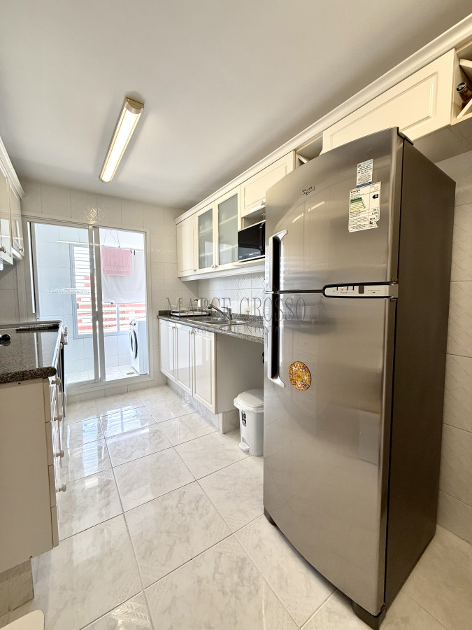 Apartamento ID.2 - Alquiler temporario de apartamento esquinero de tres dormitorios más dependencia de servicio sobre Playa Mansa, Punta del Este