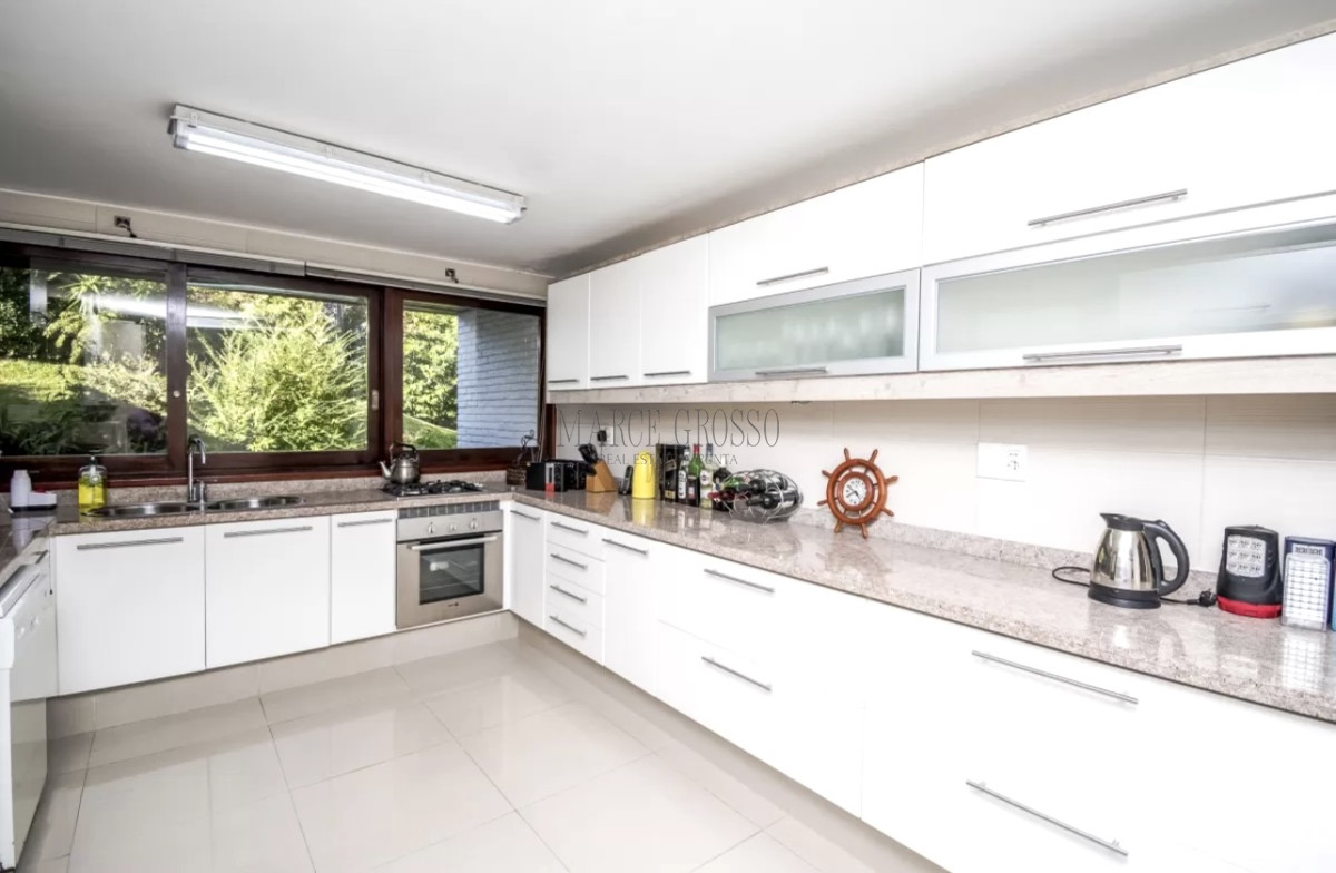 Casa ID.62 - Excelente Casa de 4 Dormitorios en Playa Mansa, Ideal para vivir todo el año