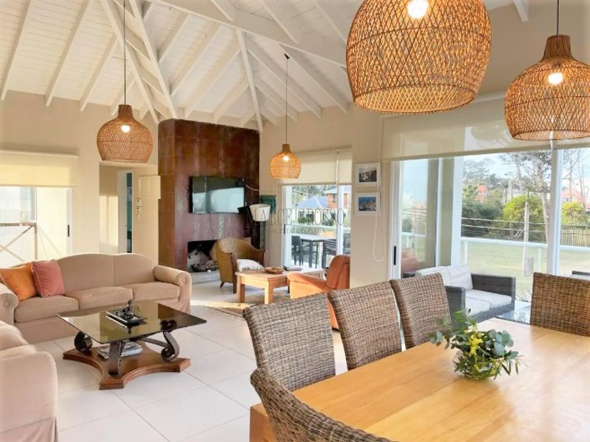 Casa ID.65 - Excelente Casa de 6 Dormitorios y Piscina en Montoya, La Barra