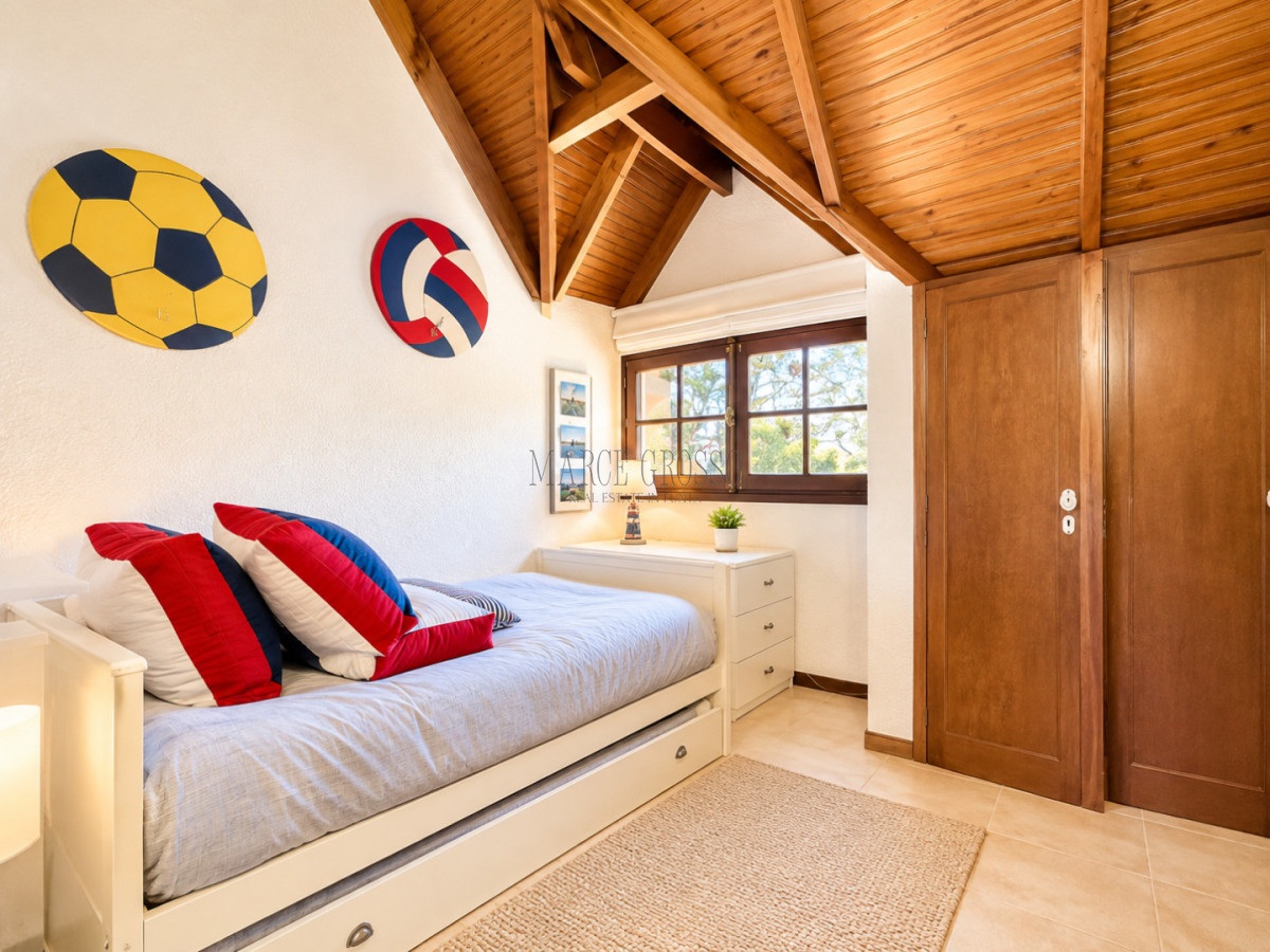 Casa ID.26 - Cómoda Casa de 5 Dormitorios y Piscina Climatizada en Punta del Este