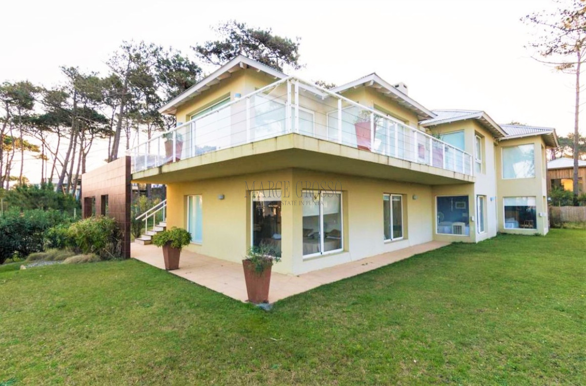 Casa ID.65 - Excelente Casa de 6 Dormitorios y Piscina en Montoya, La Barra