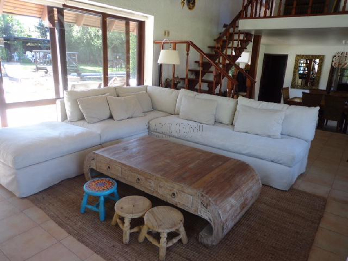 Casa ID.26 - Cómoda Casa de 5 Dormitorios y Piscina Climatizada en Punta del Este