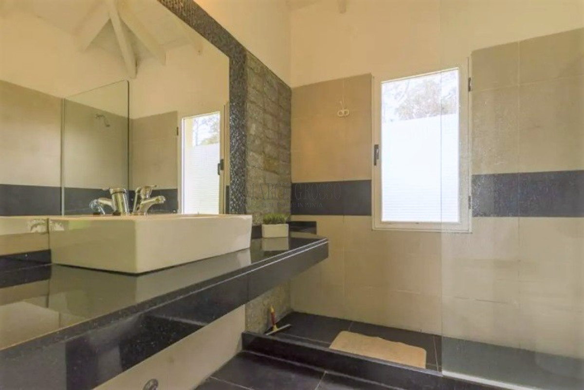 Casa ID.65 - Excelente Casa de 6 Dormitorios y Piscina en Montoya, La Barra