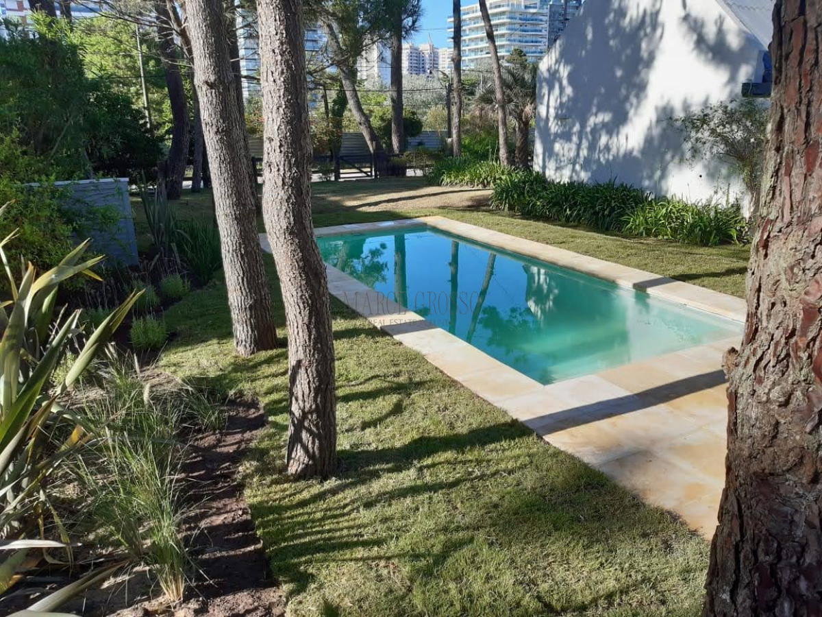 Casa ID.23 - Casa de 3 Dormitorios más Dependencia y Piscina, en Aidy Grill Punta del Este, Ubicada a pasos del Mar