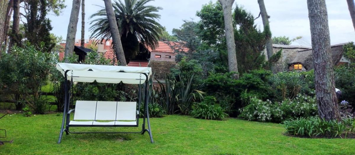 Casa ID.23 - Casa de 3 Dormitorios más Dependencia y Piscina, en Aidy Grill Punta del Este, Ubicada a pasos del Mar