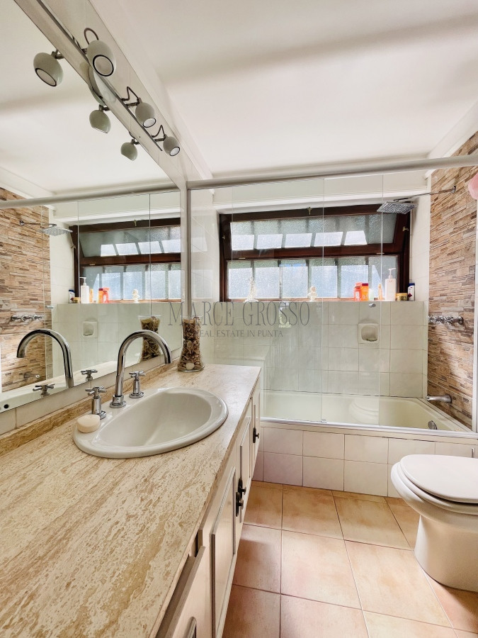 Casa ID.26 - Cómoda Casa de 5 Dormitorios y Piscina Climatizada en Punta del Este