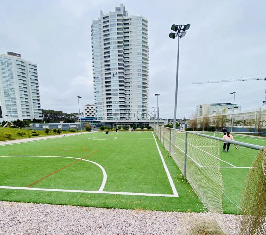 Apartamento ID.42 - Venta de gran apartamento de 3 dormitorios con parrillero propio en Playa Brava, Punta del Este