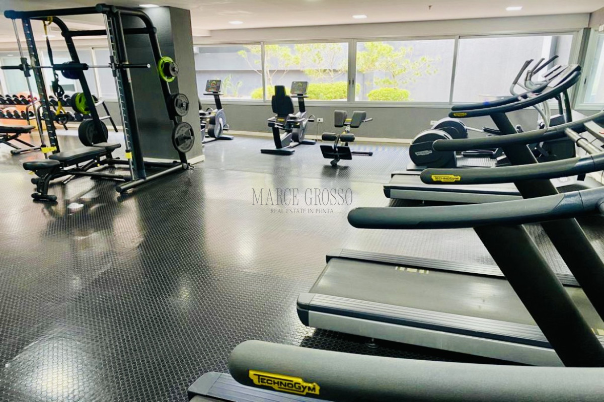 Apartamento ID.42 - Venta de gran apartamento de 3 dormitorios con parrillero propio en Playa Brava, Punta del Este