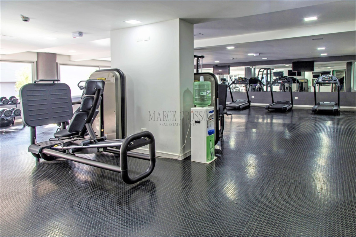 Apartamento ID.42 - Venta de gran apartamento de 3 dormitorios con parrillero propio en Playa Brava, Punta del Este