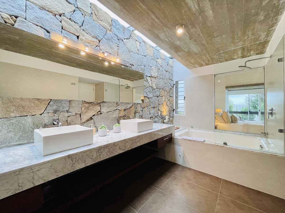 Casa ID.5017 - Excelente Casa de 5 Dormitorios en Manantiales, Punta del Este