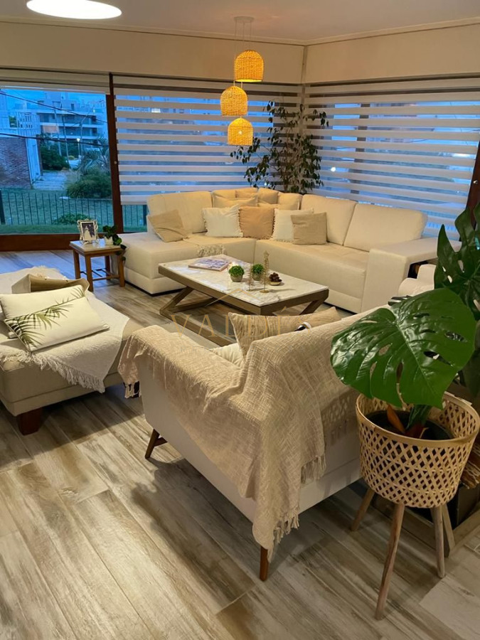 Casa ID.1576 - Excelente Casa de 4 Dormitorios y Piscina a una Cuadra del Mar 