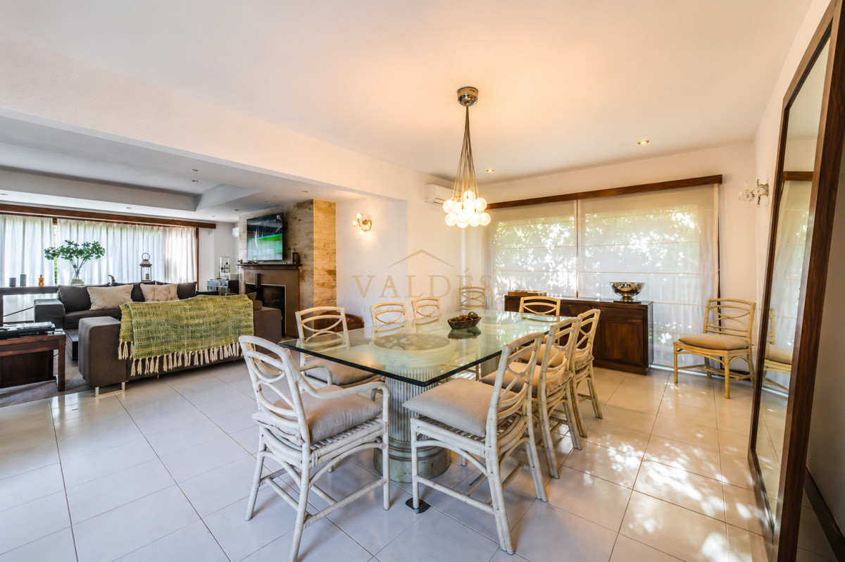 Casa ID.5387 - Exclusiva casa en Beverly Hills, Punta del Este, 5 Dormitorios, Piscina, Parrillero y Gran Parque
