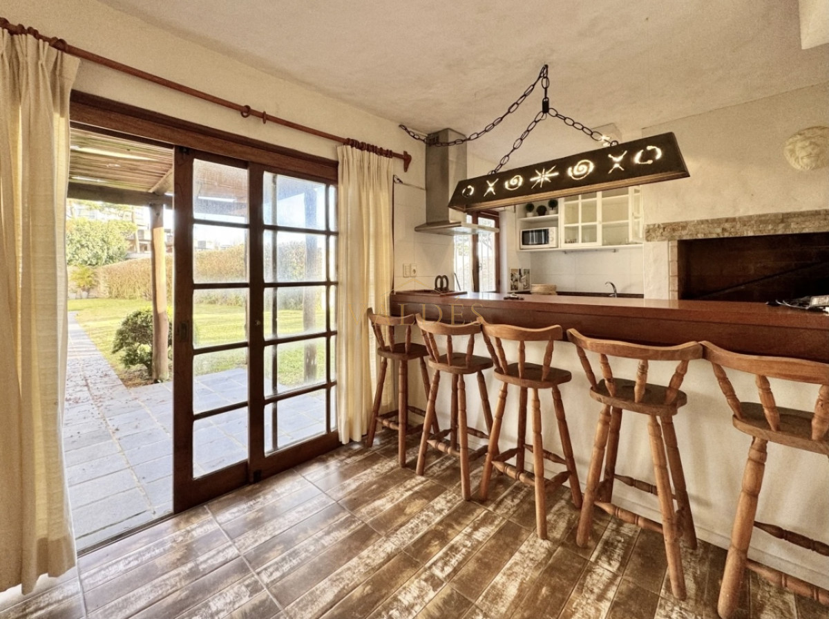 Casa ID.4585 - Moderna Casa de 4 Dormitorios en Playa Mansa a 150 metros del Mar