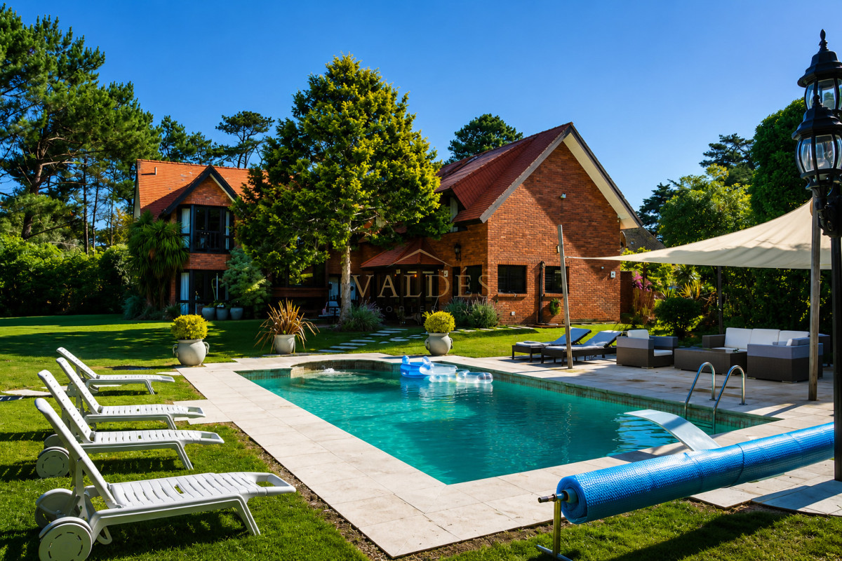 Casa ID.5387 - Exclusiva casa en Beverly Hills, Punta del Este, 5 Dormitorios, Piscina, Parrillero y Gran Parque